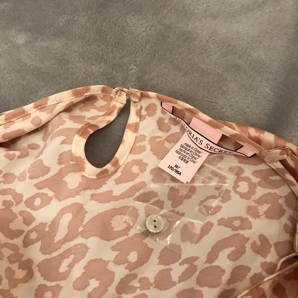 Victoria’s Secret Satin PJ Top 💛🐆 - Picture 6 of 6